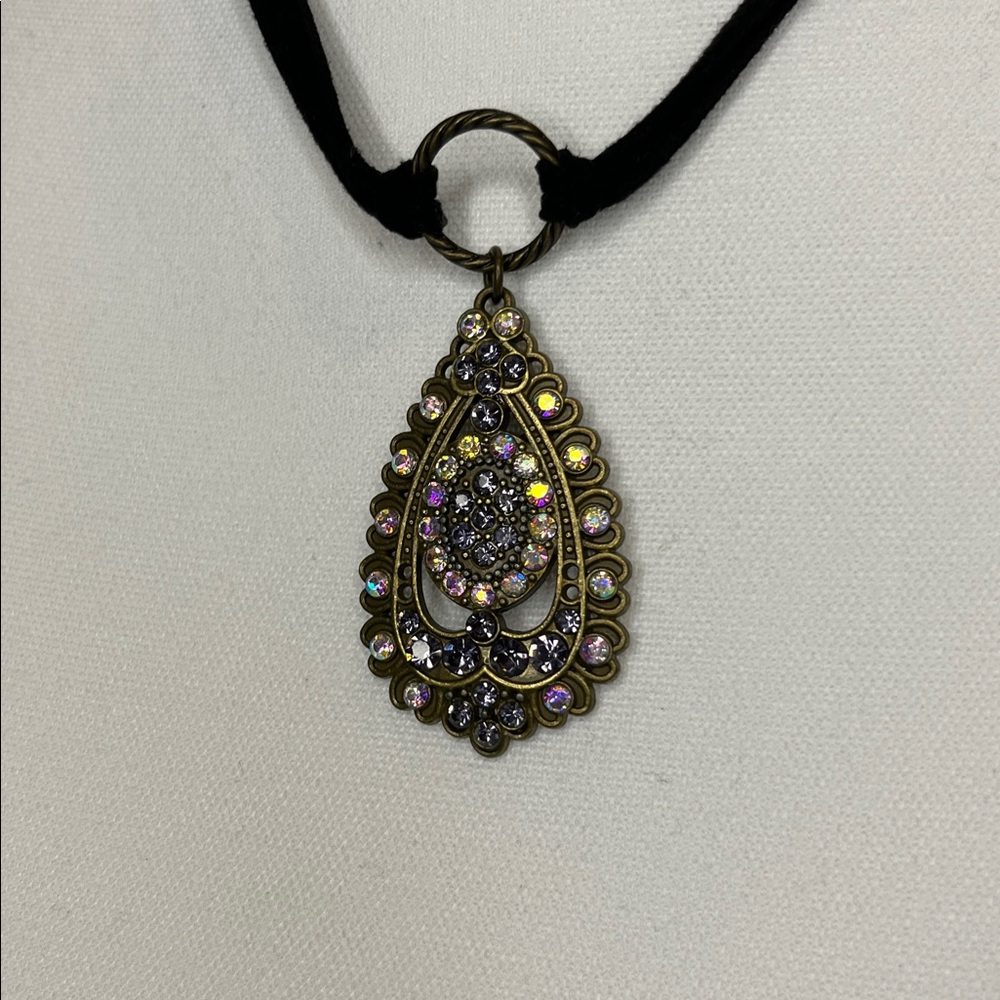 Elegant Black and Silver Pendant Necklace